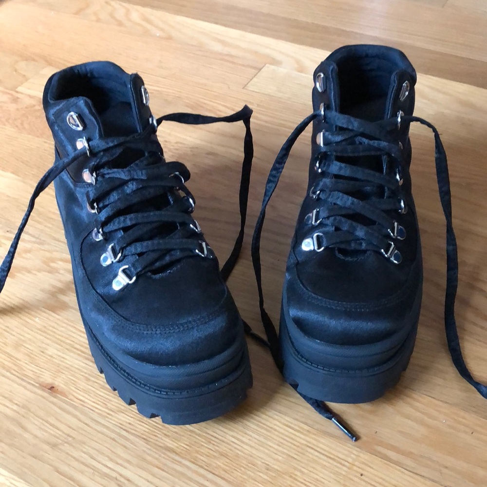 TOP PEAK BOOT // JEFFREY CAMPBELL